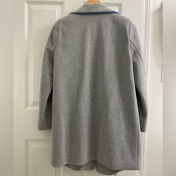 Light Grey coat, made in Korea. Cute blue hidden collar. - Picture 2 of 7